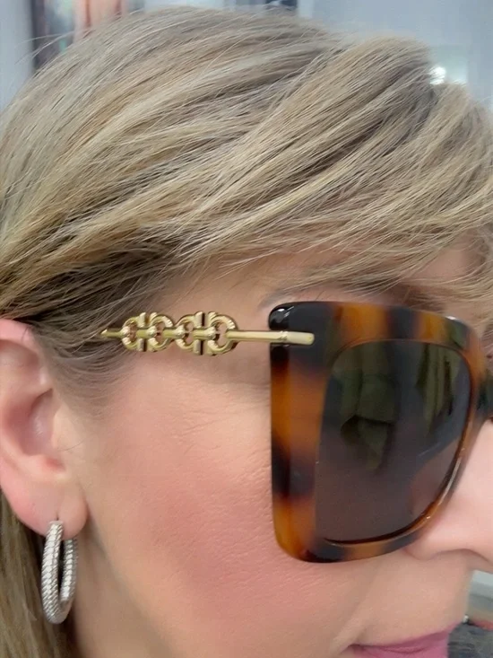 Salvatore Ferragamo Women's Sunglasses
With Gold Gancini temple  New in case - Picture 3 of 10